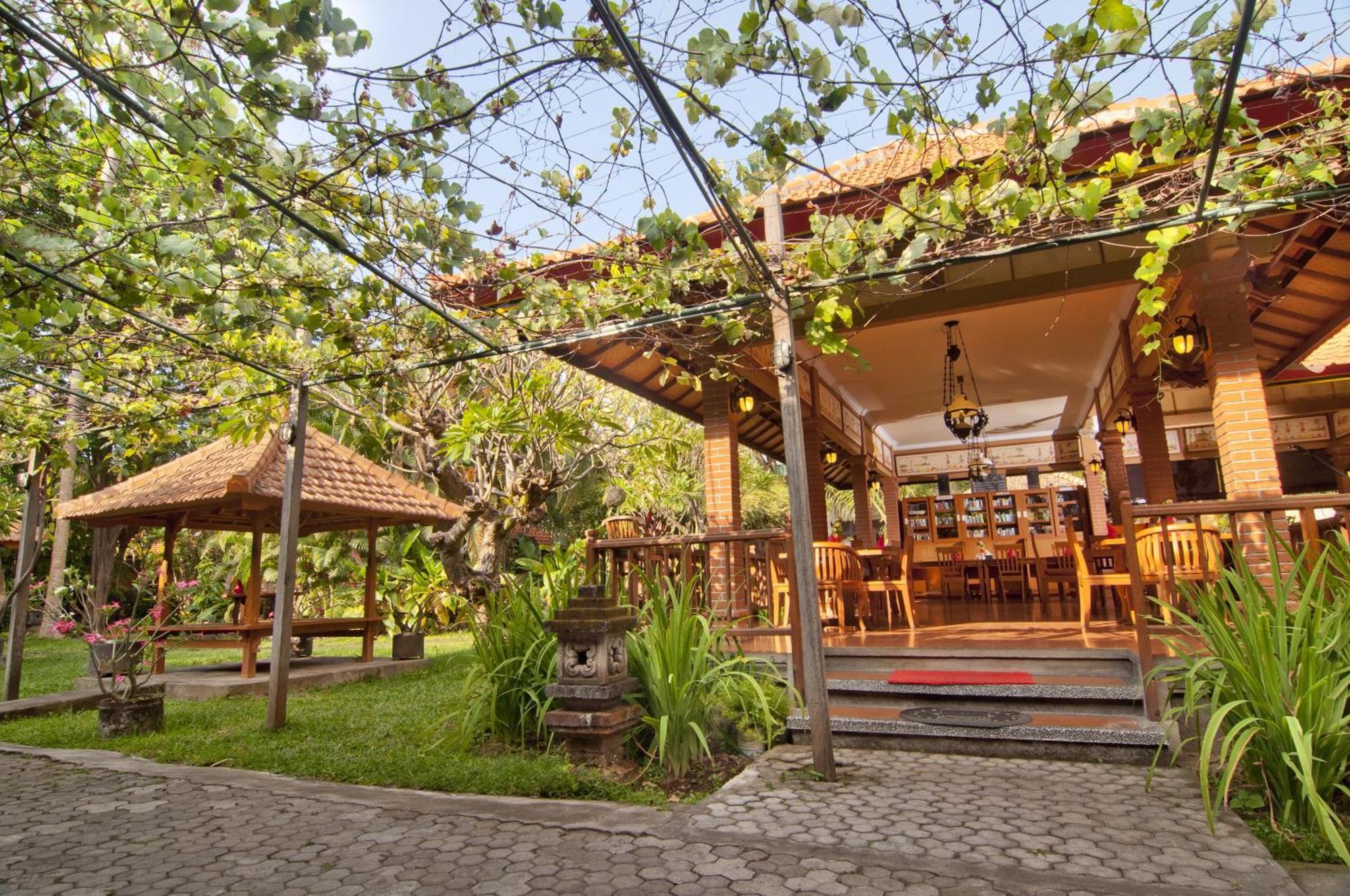 Banyualit Spa 'N Resort Lovina Exterior photo