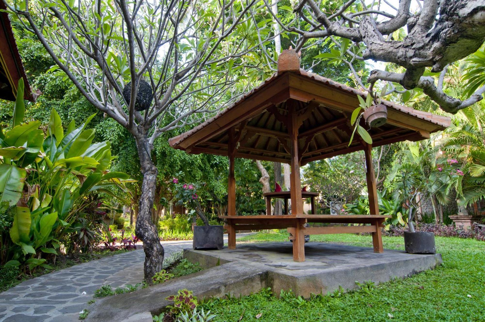 Banyualit Spa 'N Resort Lovina Exterior photo