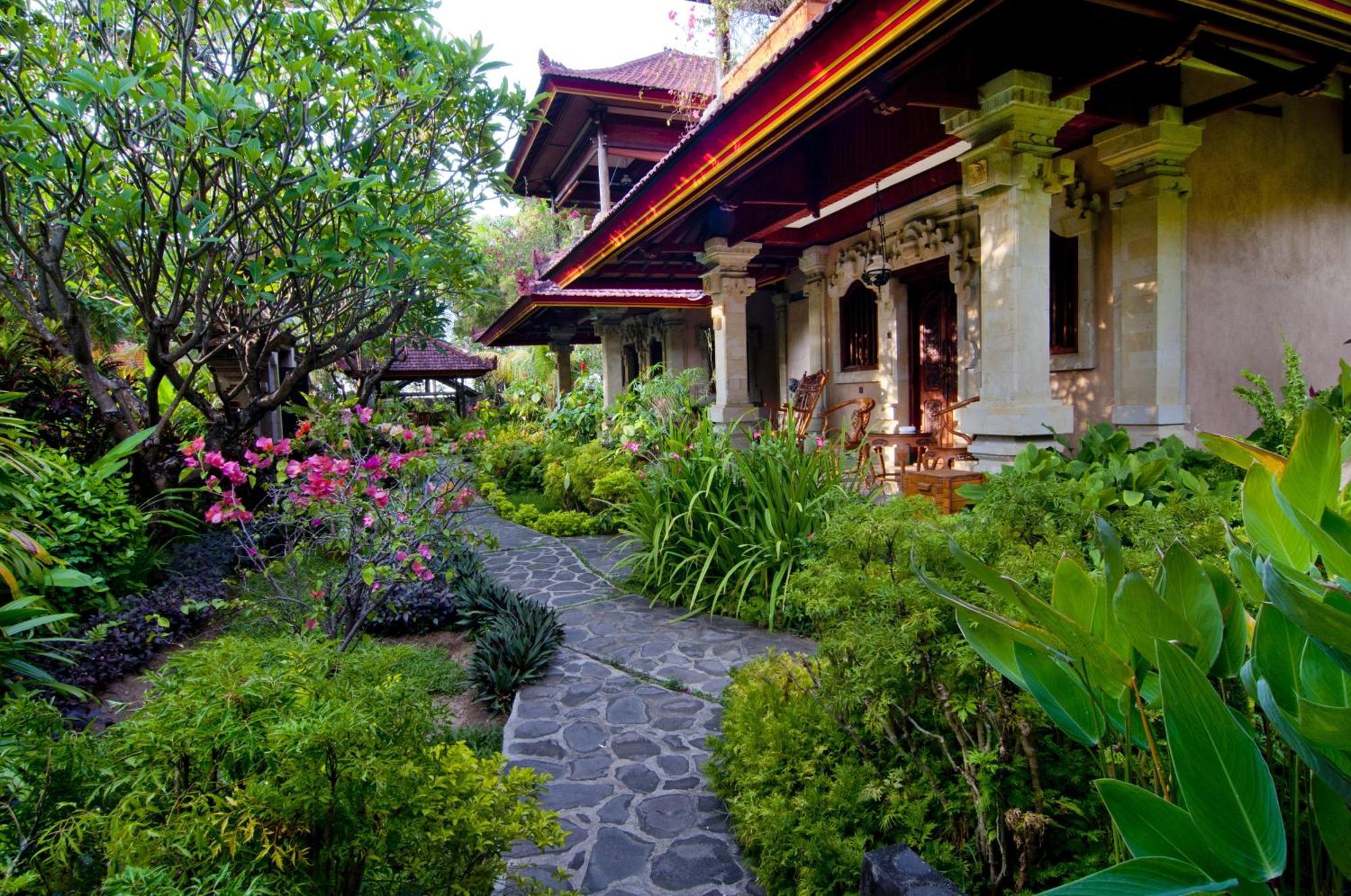 Banyualit Spa 'N Resort Lovina Exterior photo